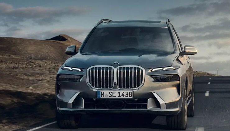 BMW X7, l'auto di Fedez