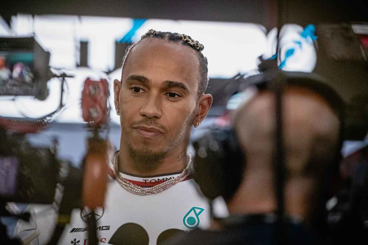 Lewis Hamilton, all'asta una macchina a cui è molto legato