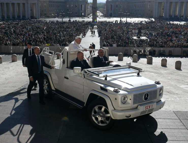 La Papamobile è una Mercedes