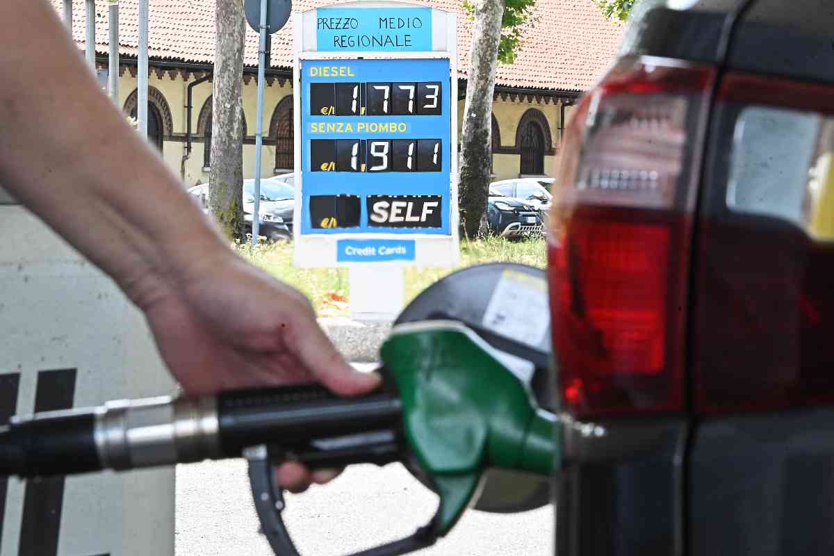 italiani apprensione rincaro benzina israele