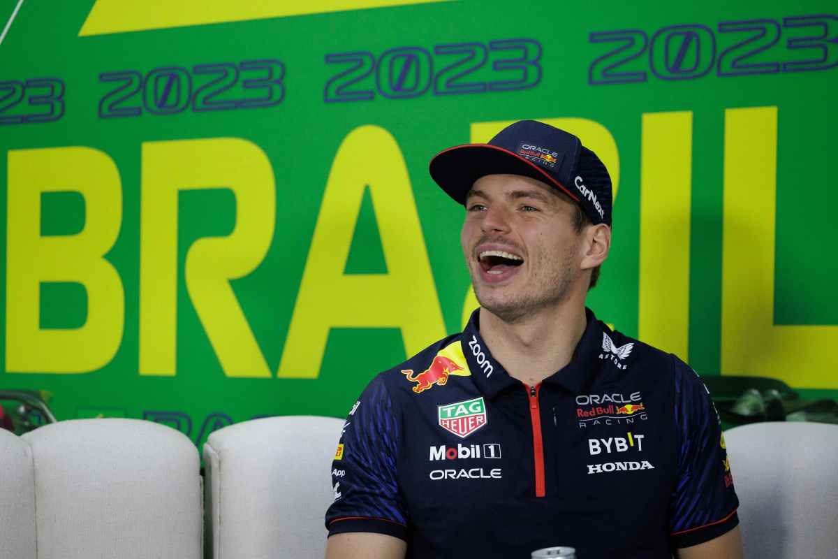 Verstappen regalo Harvick casco firmato Nascar F1