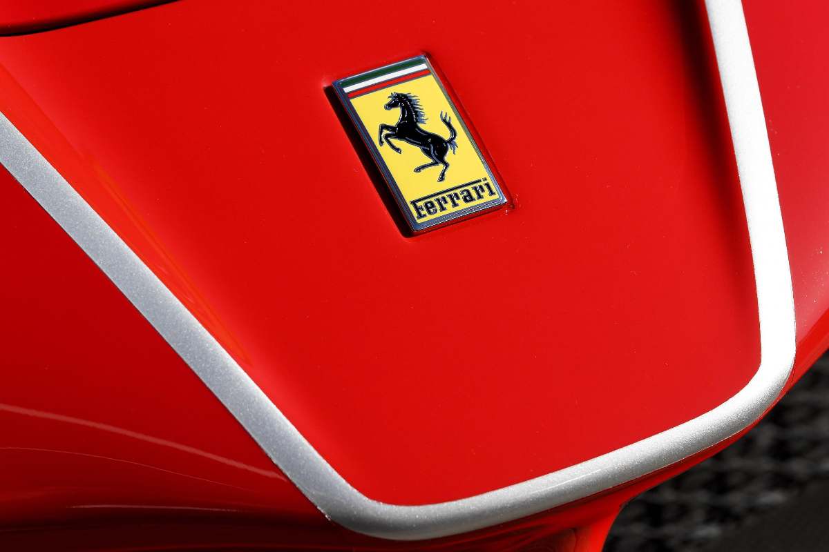 La Ferrari si rifiuta di vendergli una supercar