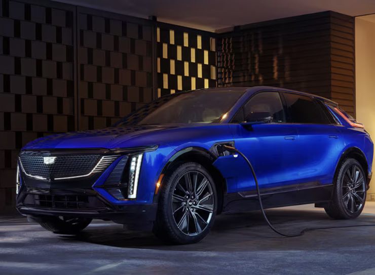 Cadillac Lyriq errore poggiatesta