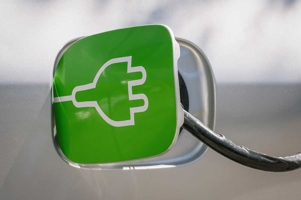 Il problema comune tra auto a benzina ed elettriche