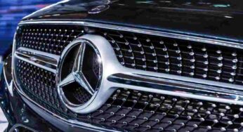 Questa Mercedes è stata abbandonata per 20 anni: quando ci mettono mano restano tutti sconvolti (VIDEO)