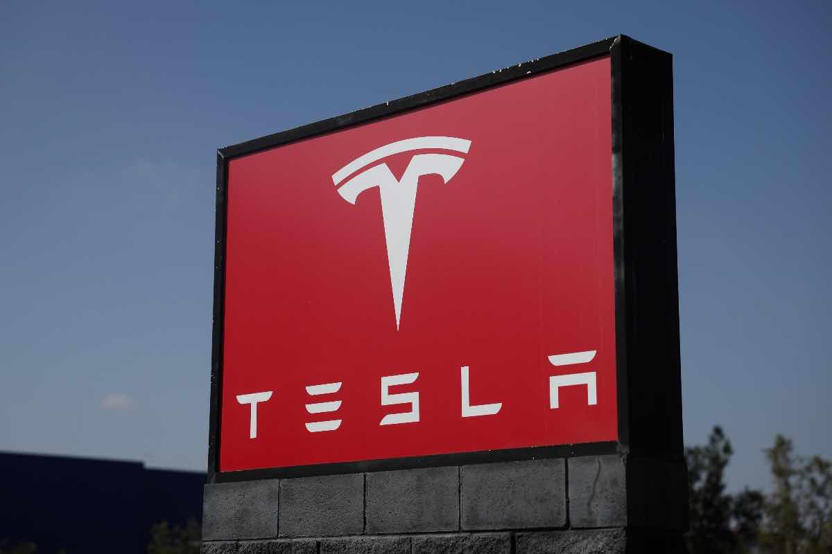 Tesla prezzi in calo