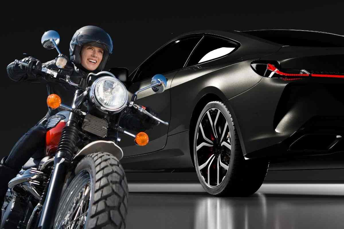 Esistono delle auto con il motore di una moto? Alcuni modelli vi sorprenderanno